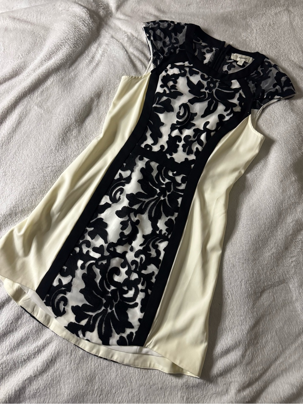 Cameo Baroque Lace Panel Shift Dress | Size M